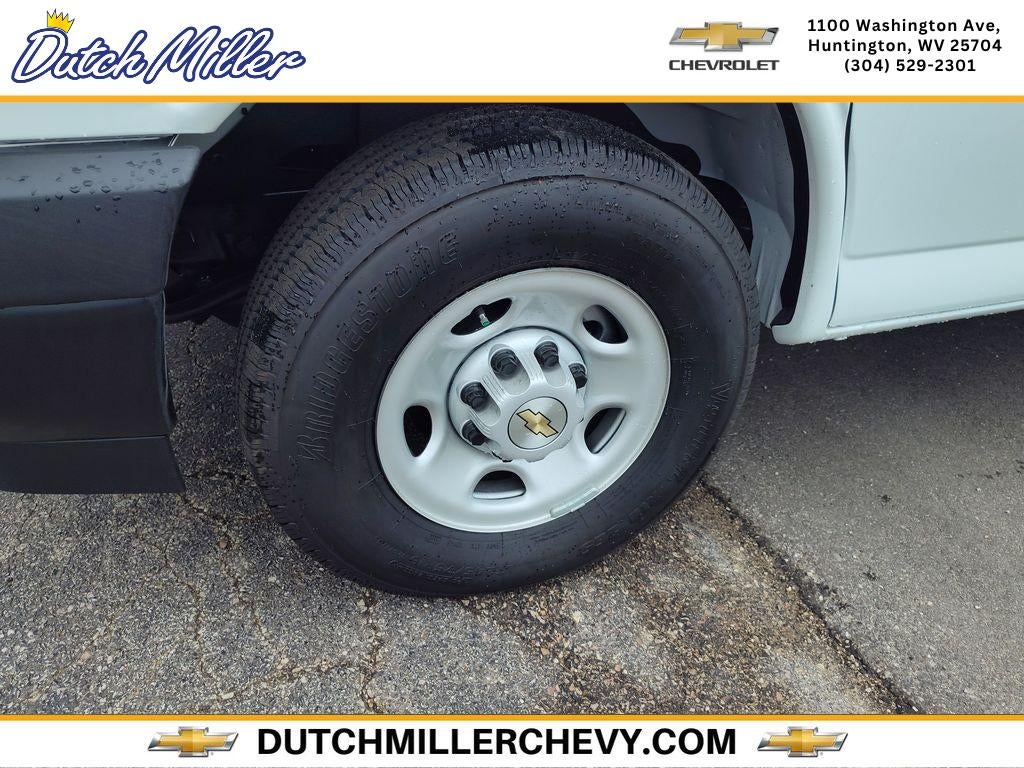 2025 Chevrolet Express Cargo WT