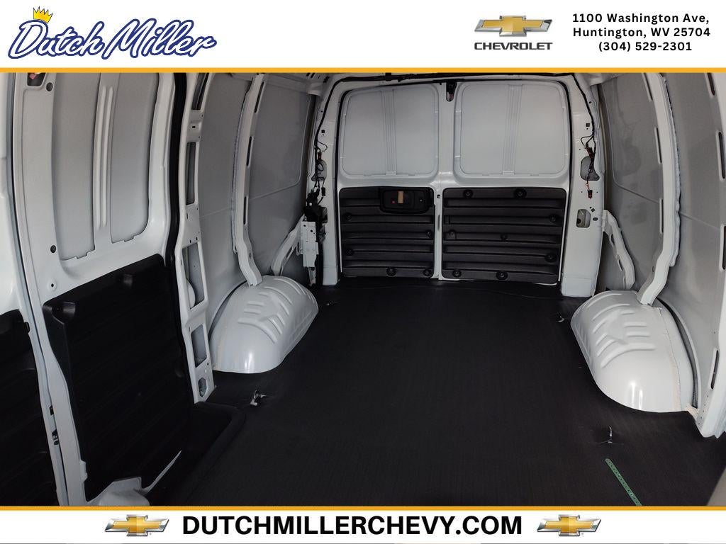 2025 Chevrolet Express Cargo WT