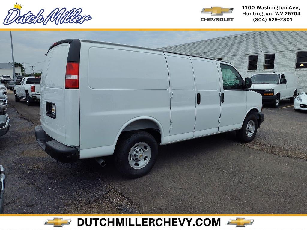 2025 Chevrolet Express Cargo WT