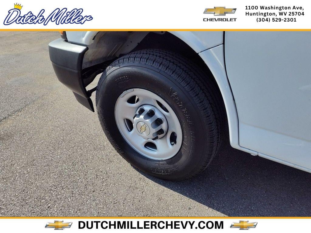 2025 Chevrolet Express Cargo WT
