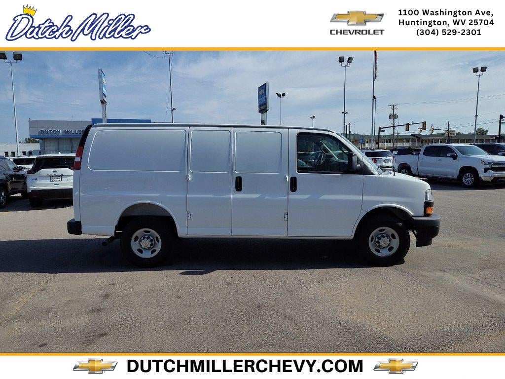 2025 Chevrolet Express Cargo WT