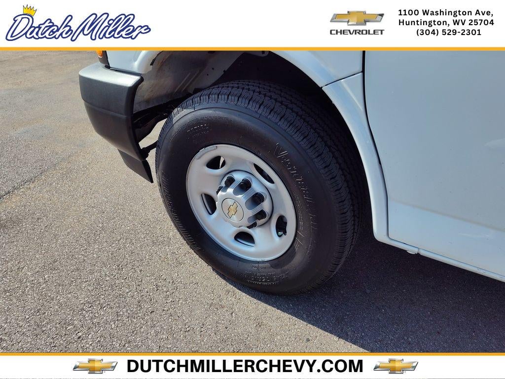 2025 Chevrolet Express Cargo WT