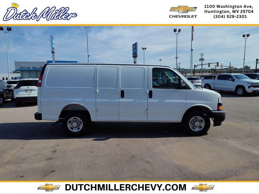 2025 Chevrolet Express Cargo WT