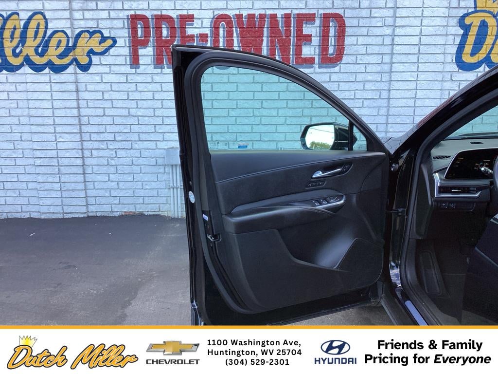 2024 Cadillac XT4 Premium Luxury