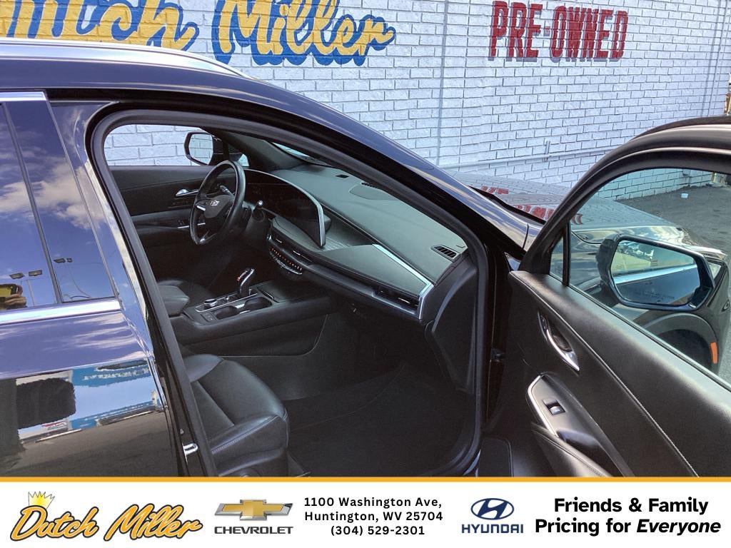 2024 Cadillac XT4 Premium Luxury