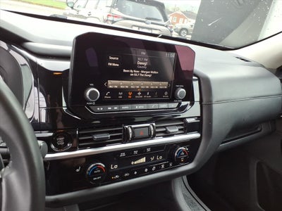 2025 Nissan Pathfinder SV