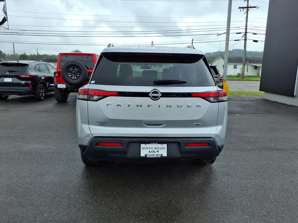2025 Nissan Pathfinder SV