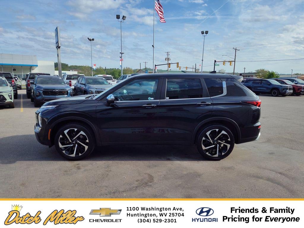 2023 Mitsubishi Outlander SE