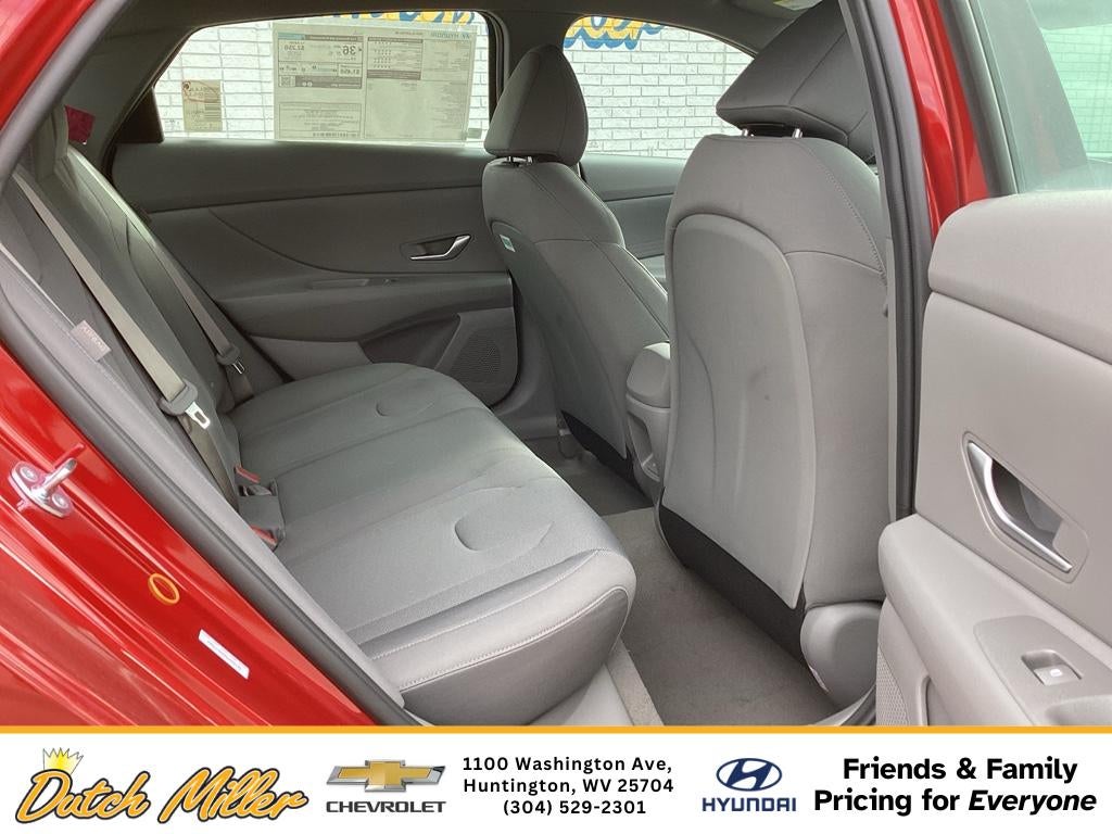 2025 Hyundai Elantra SE