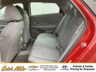 2025 Hyundai Elantra SE